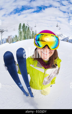 Smiling woman in ski mask close-up vue depuis le haut Banque D'Images