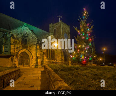 Église Sainte-marie Projecteurs Scarborough & Christmas Tree Banque D'Images