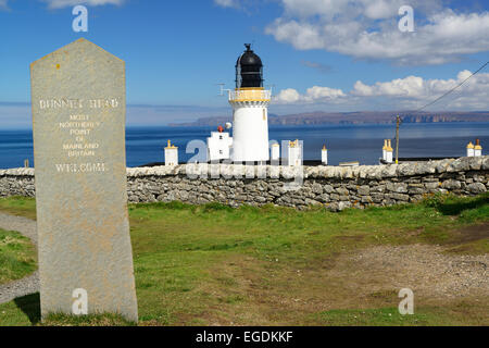 Phare de Dunnet Head avec vue sur les îles Orcades, Dunnet Head, Highland, Ecosse, Grande-Bretagne, Royaume-Uni Banque D'Images