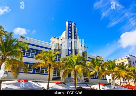 La conception de bâtiments Art déco sur Ocean Drive, à South Beach Miami, Floride, USA Banque D'Images