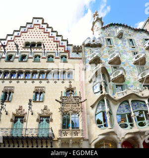 Casa Amatller et Casa Batlló, architecte Antoni Gaudi, Site du patrimoine mondial de l'UNESCO, de l'architecture moderniste Catalan, Art Nouveau, de l'Eixample, Barcelone, Catalogne, Espagne Banque D'Images