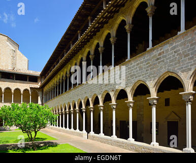 Cloître à deux étages à l'abbaye, Pedralbes Reial monestir de Santa Maria de Pedralbes, l'architecture gothique, Pedralbes, Barcelone, Catalogne, Espagne Banque D'Images