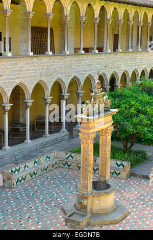 Cloître à deux étages et l'atrium à Pedralbes, abbaye Reial monestir de Santa Maria de Pedralbes, l'architecture gothique, Pedralbes, Barcelone, Catalogne, Espagne Banque D'Images