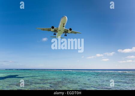 En regardant l'avion Les îles Cook souffle réacteur salon Banque D'Images