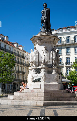 Statue de Keurig de Camoes sur Largo de Camoes square dans quartier du Chiado, Lisbonne, Lisboa, Portugal Banque D'Images