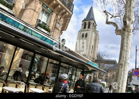 Café des Deux Magots à Saint Germain des Prés, Quartier Latin, Paris, France Banque D'Images
