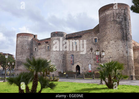 Castello Ursino, Catane, Sicile, Italie. L'Italien du Tourisme, vacances et voyages Destination. Banque D'Images