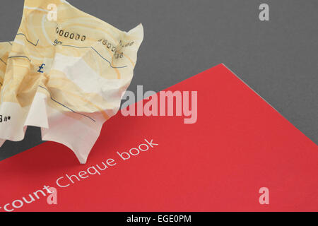 Chèque en blanc et fronça carnet de chèques Banque D'Images