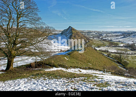 Chrome Hill et Parkhouse Hill au cours de l'hiver, la région de Dove Valley,Parc national de Peak District, Derbyshire, Angleterre, RU, FR. Banque D'Images