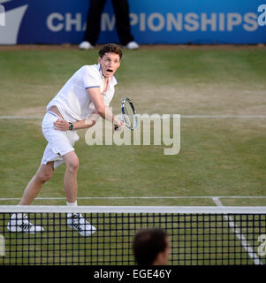 Taylor Lautner acteur joue au tennis pendant un match de bienfaisance au Queen's Club de Londres 2013. Taylor Lautner a récemment remporté un Oscar en 2015. Banque D'Images