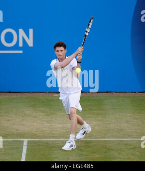 Taylor Lautner acteur joue au tennis pendant un match de bienfaisance au Queen's Club de Londres 2013. Taylor Lautner a récemment remporté un Oscar en 2015. Banque D'Images