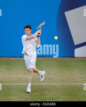 Taylor Lautner acteur joue au tennis pendant un match de bienfaisance au Queen's Club de Londres 2013. Taylor Lautner a récemment remporté un Oscar en 2015. Banque D'Images