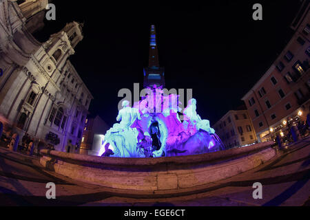 Rome : Les lumières de Noël dans la nuit de la Piazza Navona, Rome, Italie Banque D'Images