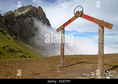 Départ pour un vélo de montagne, vélo sur Jochpass dans les Alpes Suisses Banque D'Images