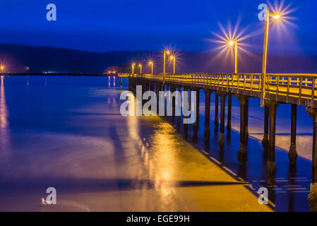 Le B Street Pier Vue de nuit. Crescent City, California, United States. Banque D'Images