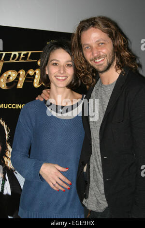 Silvio Muccino (droite) et Nicole Grimaudo (à gauche) pendant la présentation du film 'Le Leggi Del Desiderio' à Naples. © Salvatore Esposito/Pacific Press/Alamy Live News Banque D'Images