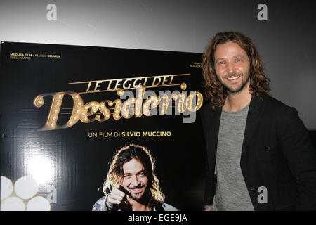 Silvio Muccino, un réalisateur et acteur pendant la présentation du film 'Le Leggi Del Desiderio' à Naples. © Salvatore Esposito/Pacific Press/Alamy Live News Banque D'Images