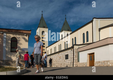 Pèlerin à St James Church, Medjugorje (Medjugorje) Banque D'Images