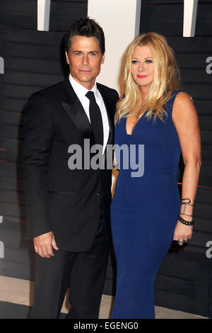 Rob Lowe et son épouse Sheryl Berkoff participant à la Vanity Fair Oscar Party 2015 le 22 février 2015 à Beverly Hills, en Californie./photo alliance Banque D'Images