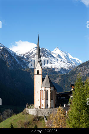 Église de pèlerinage de St Vincent avec Mt Großglockner, village Heiligenblut am Großglockner, vallée Mölltal Banque D'Images