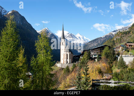 Église de pèlerinage de St Vincent avec Mt Großglockner, village Heiligenblut am Großglockner, vallée Mölltal Banque D'Images