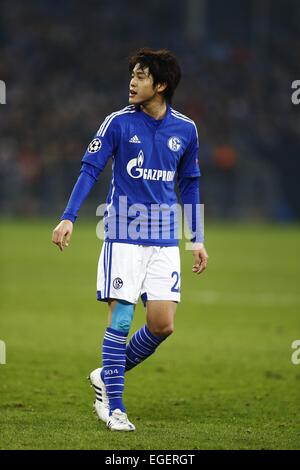 Gelsenkirchen, Allemagne. Feb 18, 2015. Atsuto Uchida (Schalke) Football/Football : Ligue des Champions Round 16 correspondance entre le FC Schalke 04 0-2 Real Madrid CF à l'Arena AufSchalke de Gelsenkirchen, Allemagne . © Kawamori Mutsu/AFLO/Alamy Live News Banque D'Images