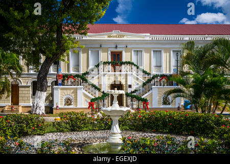 L'Assemblée législative des îles Vierges Décorées pour Noël à Charlotte Amalie, St Thomas, îles Vierges américaines, des Caraïbes. Banque D'Images