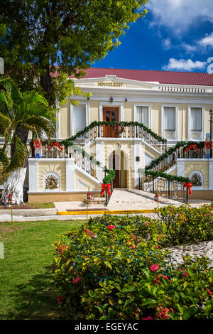 L'Assemblée législative des îles Vierges Décorées pour Noël à Charlotte Amalie, St Thomas, îles Vierges américaines, des Caraïbes. Banque D'Images