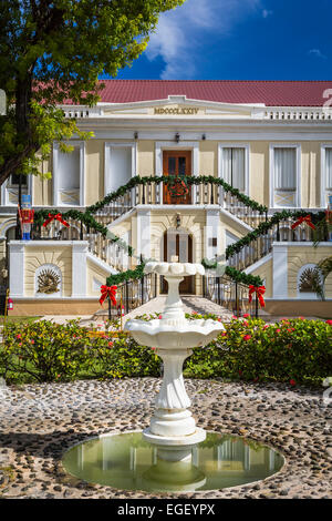 L'Assemblée législative des îles Vierges Décorées pour Noël à Charlotte Amalie, St Thomas, îles Vierges américaines, des Caraïbes. Banque D'Images