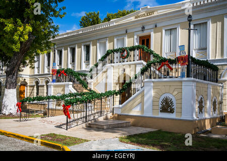 L'Assemblée législative des îles Vierges Décorées pour Noël à Charlotte Amalie, St Thomas, îles Vierges américaines, des Caraïbes. Banque D'Images