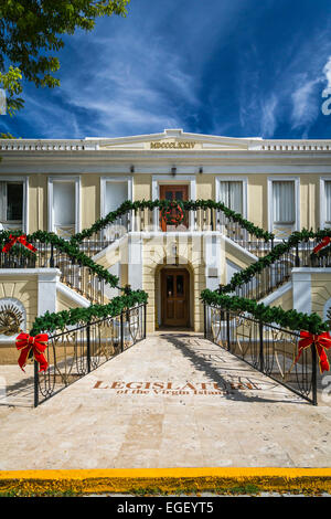 L'Assemblée législative des îles Vierges Décorées pour Noël à Charlotte Amalie, St Thomas, îles Vierges américaines, des Caraïbes. Banque D'Images