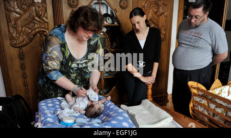 La visite à domicile d'une sage-femme remporte pour la prévention et les soins pour la naissance d'un enfant devient de plus en plus important. Un tel recouvrement Banque D'Images