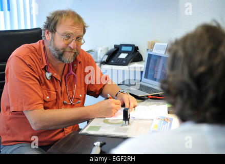 Projet pilote dans le domaine de la santé doivent être le médecin de famille ou d'un devenir, la volonté de la politique. Pour le patient c'est le premier point de con Banque D'Images