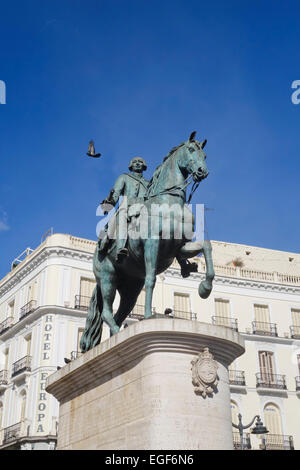 Madrid Espagne. Statue équestre en bronze de Charles III d'Espagne, à Puerta del sol, place, Madrid, Espagne. Banque D'Images