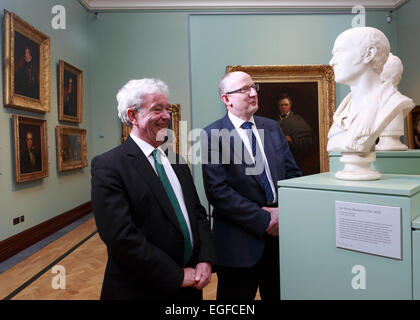 Edinburgh, Ecosse, Royaume-Uni. 24 Février, 2015. National Gallery of Scotland et l'Université d'Édimbourg annoncent un partenariat historique. Le Professeur Sir Timothy O'Shea et John Leighton, Président et directeur général de la galerie nationale d'Écosse. Credit : Pako Mera/Alamy Live News Banque D'Images