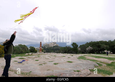 Grèce Athènes avec des cerfs-volants sur la colline Filopappou sur Nettoyer le lundi Banque D'Images