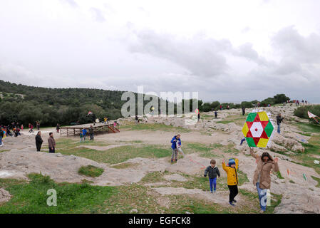 Grèce Athènes avec des cerfs-volants sur la colline Filopappou sur Nettoyer le lundi Banque D'Images