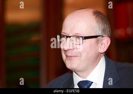 Edinburgh, Ecosse, Royaume-Uni. 24 Février, 2015. National Gallery of Scotland et l'Université d'Édimbourg annoncent un partenariat historique. Le Professeur Sir Timothy O'Shea et John Leighton, Président et directeur général de la galerie nationale d'Écosse. Credit : Pako Mera/Alamy Live News Banque D'Images