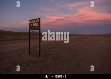 À la tombée de la route près de Villa Alota, le sud de l'Altiplano, Bolivie Banque D'Images