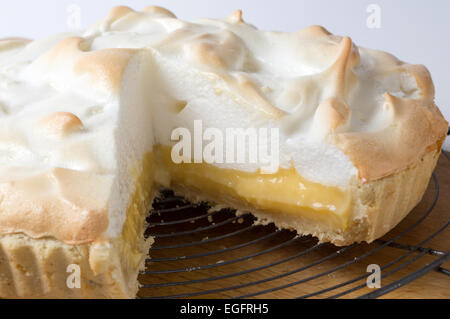 La tarte au citron fait maison, un classique de la cuisine dessert Européen Banque D'Images