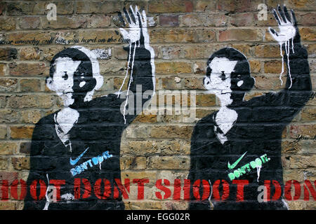 Street art à Shoreditch par Bambi intitulé 'Don't Shoot'. La pièce est en réponse à la prise de vue aux Etats-Unis Ferguson Banque D'Images