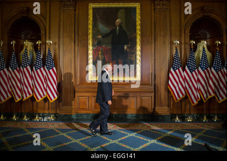 WASHINGTON,DC-JAN 6,2015 : Le Président de la Chambre John Boehner marche entre des groupes comme il le fait pour sweaing ins de la Rayburn R Banque D'Images