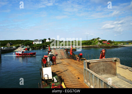 Mystic tide ro-ro travaillant dans roaring water bay Banque D'Images