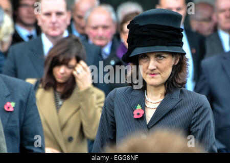 6 novembre 2012, Cookstown, en Irlande du Nord. Secrétaire d'État pour l'Irlande du Nord, Theresa Villers, à l'enterrement du Gardien David Black, qui a été assassiné pendant la conduite au travail last jeudi matin. Banque D'Images