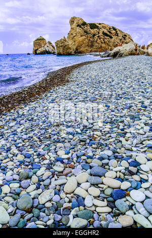 Vue de la plage en été glorieux Chypre - Chypre cailloux colorés Banque D'Images