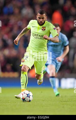 Manchester, UK. Feb 24, 2015. Ligue des Champions de football. Manchester City et Barcelone. Le défenseur du FC Barcelone Dani Alves. Credit : Action Plus Sport/Alamy Live News Banque D'Images