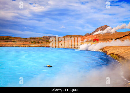 Station d'énergie géothermique et de l'eau chaude lagoon en Islande Banque D'Images