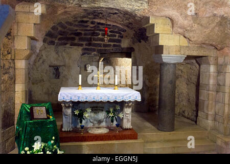 Grotte de Saint Mary Cathédrale de l'Annonciation à Nazareth, Israël Banque D'Images