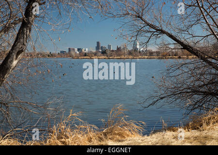 Denver, Colorado - Sloan Lake et le centre-ville de Denver d'horizon. Banque D'Images