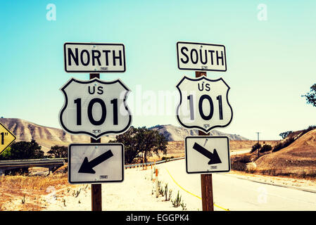 La route 101 nord et sud de la signalisation routière. En Californie, aux États-Unis. Banque D'Images